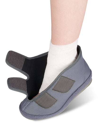 Detailansicht des Klettverschlusses am grauen Aerosoft 6062 Gesundheitsschuh