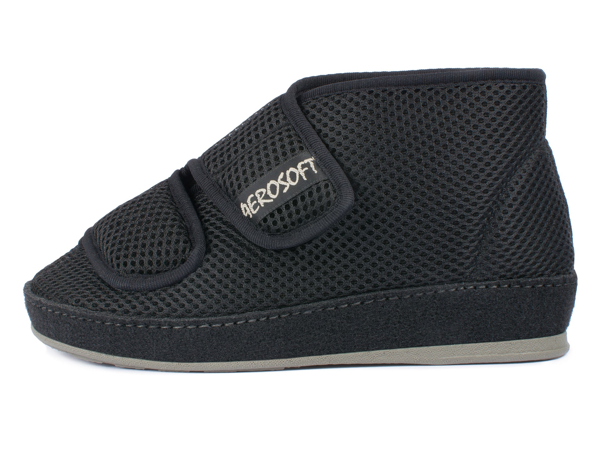 Außenansicht des schwarzen Aerosoft 6062 Gesundheitsschuhs mit Klettverschluss