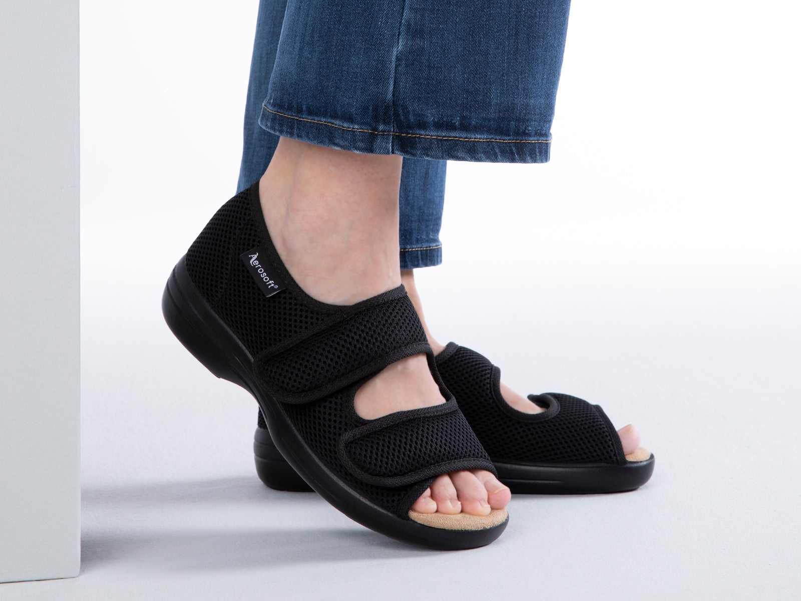 Aerosoft Reha-Sandale Stretch 06 Damen Herren mit Klettverschluss ist zeitlos im Design und passt auch zur Jeanshose